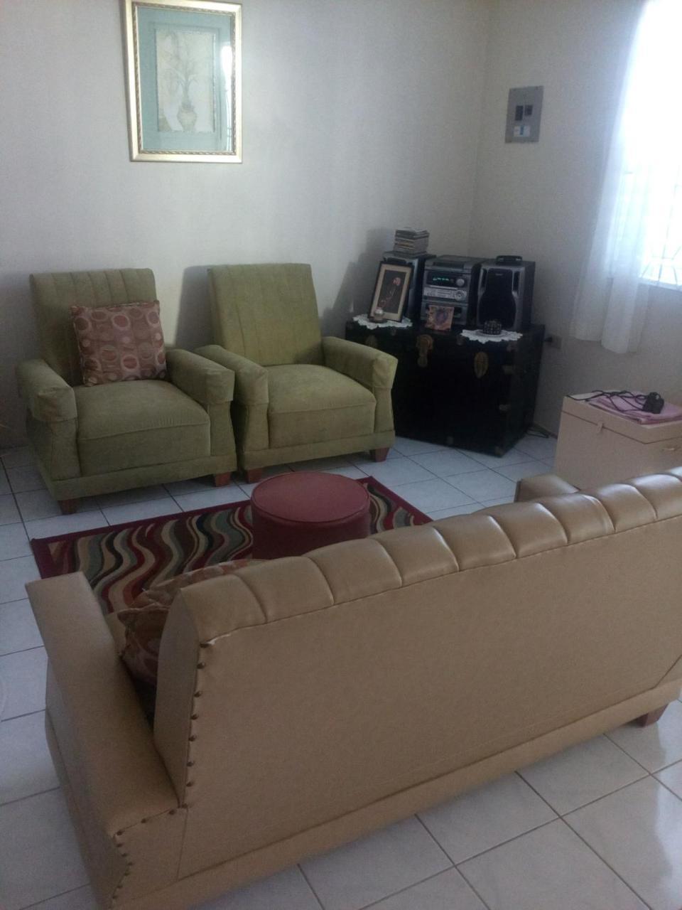 Cozy & Comfy Apartment Portmore Exterior photo